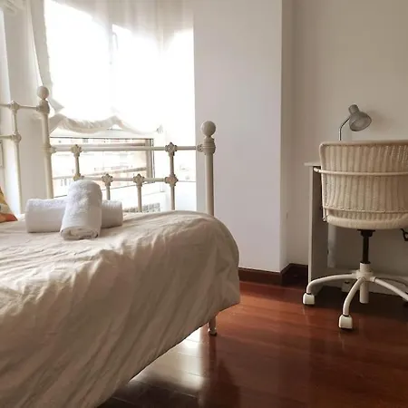 Gran Piso Luminoso En El Centro De *